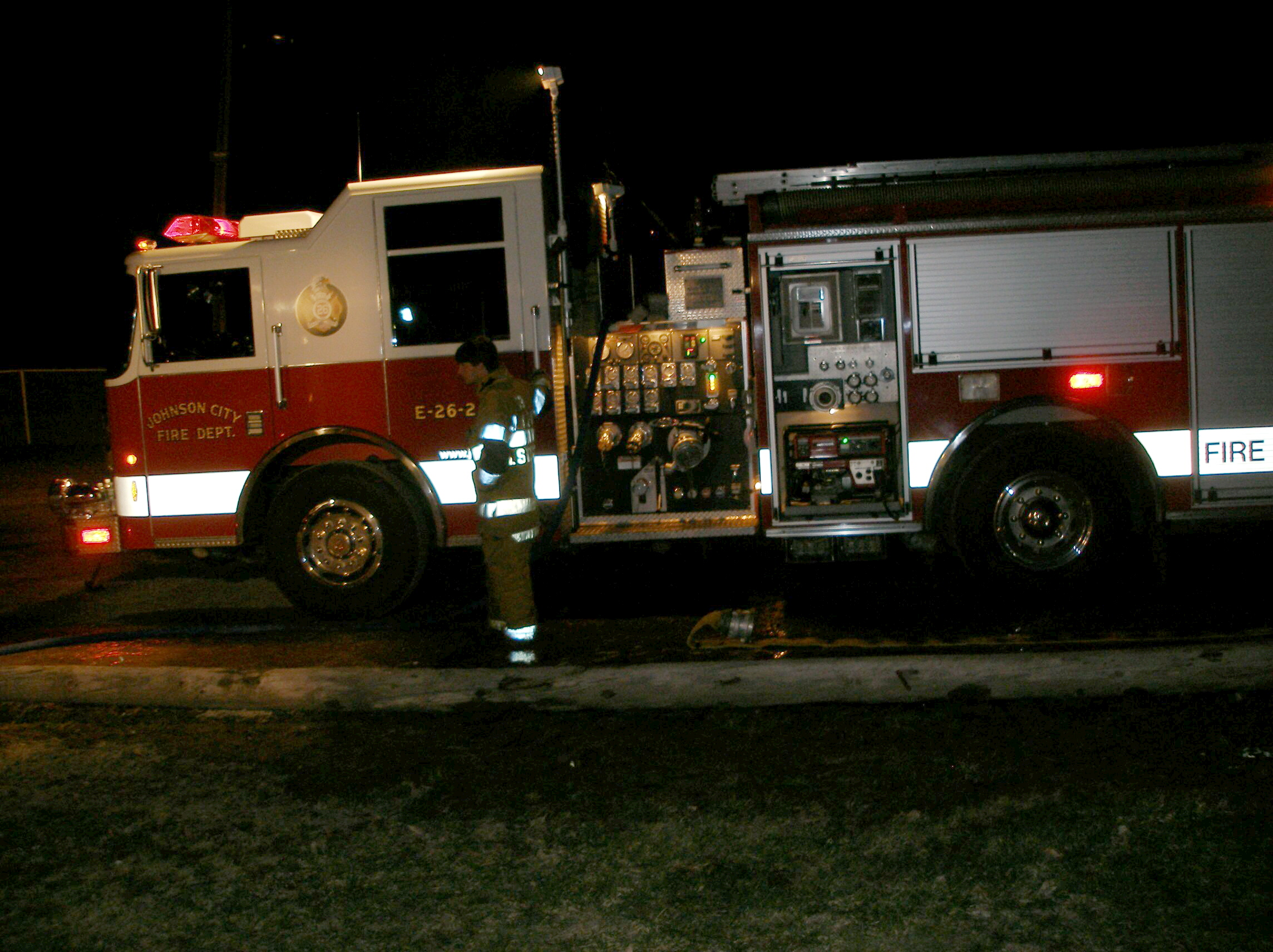 04-13-06  Response - Fire, Mutual Aid - JC- Shed Fire At Polar Shot Driving Range